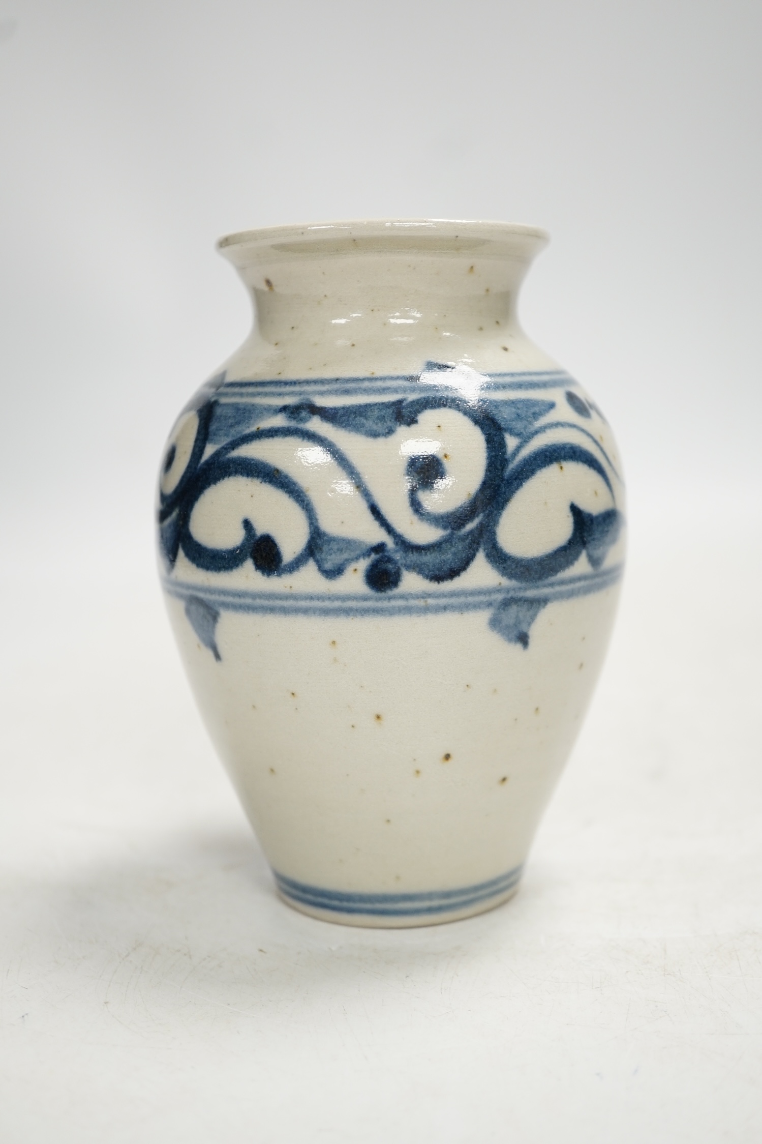 Mohamed Hamid, of the Star Gallery, Lewes, a studio pottery vase, 14cm. Condition - good